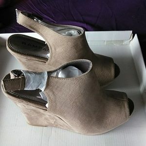 Tan pretty new wedges